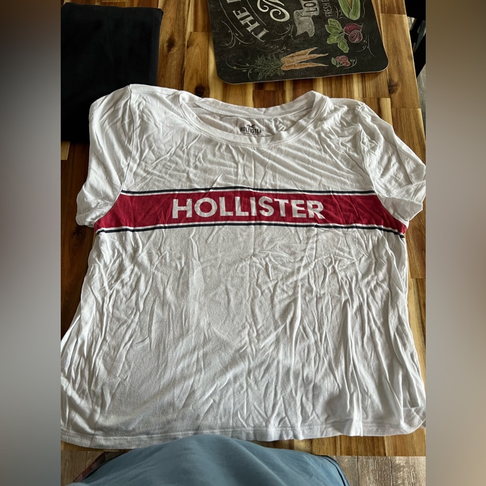 Hollister Tee